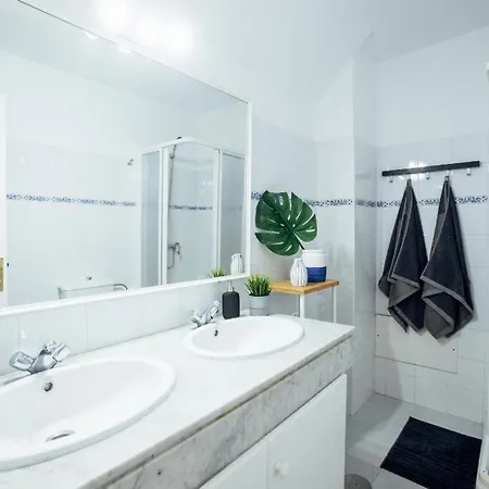 Location In A Great Complex With 300mbps Internet *